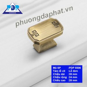Núm Tay Nắm Tủ mang các họa tiết cung đình xưa được khắc họa tỉ mỉ ngay phần đầu tay tủ, độ tinh xảo thể hiện từng chi tiết, thể hiện gu thẩm mỹ cá nhân của bạn.