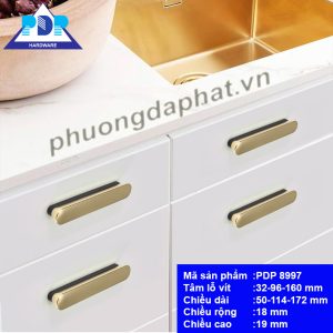 Tay Nắm Cửa Tủ Hiện Đại ấn tượng về diện mạo với màu vàng bóng chủ đạo, cùng chân đế màu đen rất duyên dáng tạo điểm nhấn vượt trội.