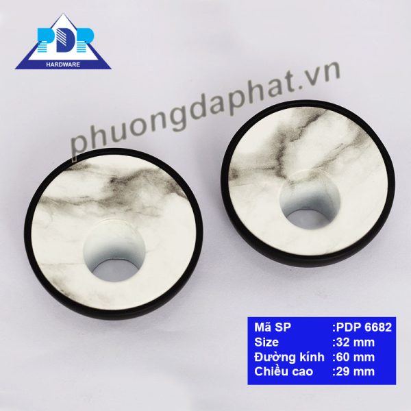 Núm Cửa Tủ PDP6682 với hiệu ứng vân đá ngay trung tâm tay tủ, cùng màu đen và trắng thích hợp cho các không gian hiện đại.