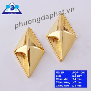 Núm Tủ với thiết kế hình thoi độc đáo cùng màu vàng bóng sang trọng, họa tiết chút cầu kì thể hiện gu thẩm mĩ của bạn.