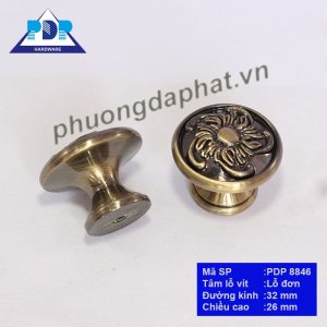 Núm Tay Nắm Tủ Cổ Điển với mặt trước tay nắm được tích hợp cách điệu bông hoa rất trang nhã