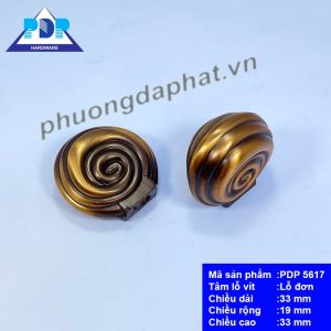 Núm Tay Nắm Tủ Cổ Điển có chi tiết đẹp mắt được chế tác công phu với những đường cong bắt mắt