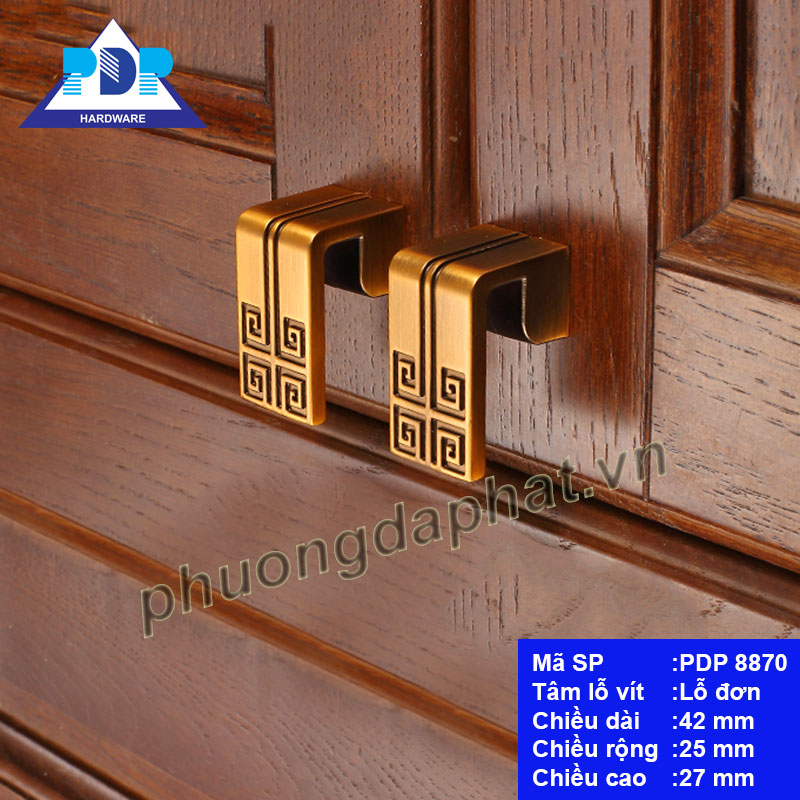 Núm Tay Nắm Tủ mang lại cảm giác hướng về nguồn cội với chi tiết xoáy vuông rất phổ biến trên mặt trống đồng