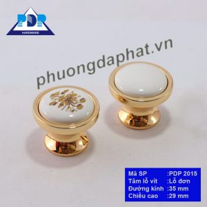 Núm Tay Nắm Tủ rất ấn tượng về diện mạo khi kết hợp giữa màu vàng bóng và trắng sứ