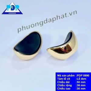 Núm Tay Nắm Tủ rất ấn tượng về diện mạo với màu đen hiện đại ngay trung tâm tay tủ