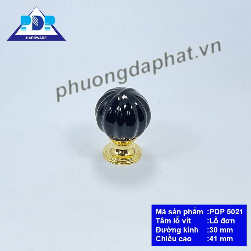 Núm Tay Nắm Tủ Pha Lê với hoa văn nhẹ nhàng