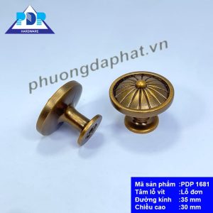 Núm Tay Nắm Tủ Phong Cách Á Đông độc đáo với phần khắc họa tinh xảo ở mặt trước