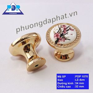 Núm Tay Nắm Tủ với họa tiết hoa được khắc họa trên nền chất liệu sứ rất trang nhã và duyên dáng