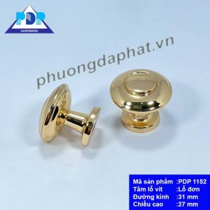Núm Tủ Cao Cấp mang lại cảm giác chắc chắn khi sử dụng với màu vàng bóng bắt mắt