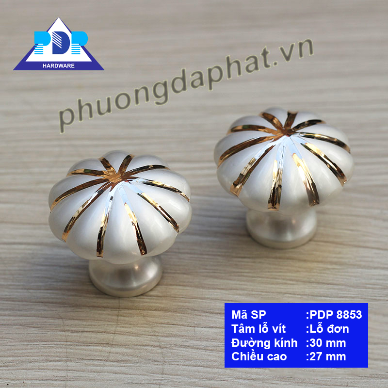 Núm Tủ Cao Cấp với hoa văn nhẹ nhàng