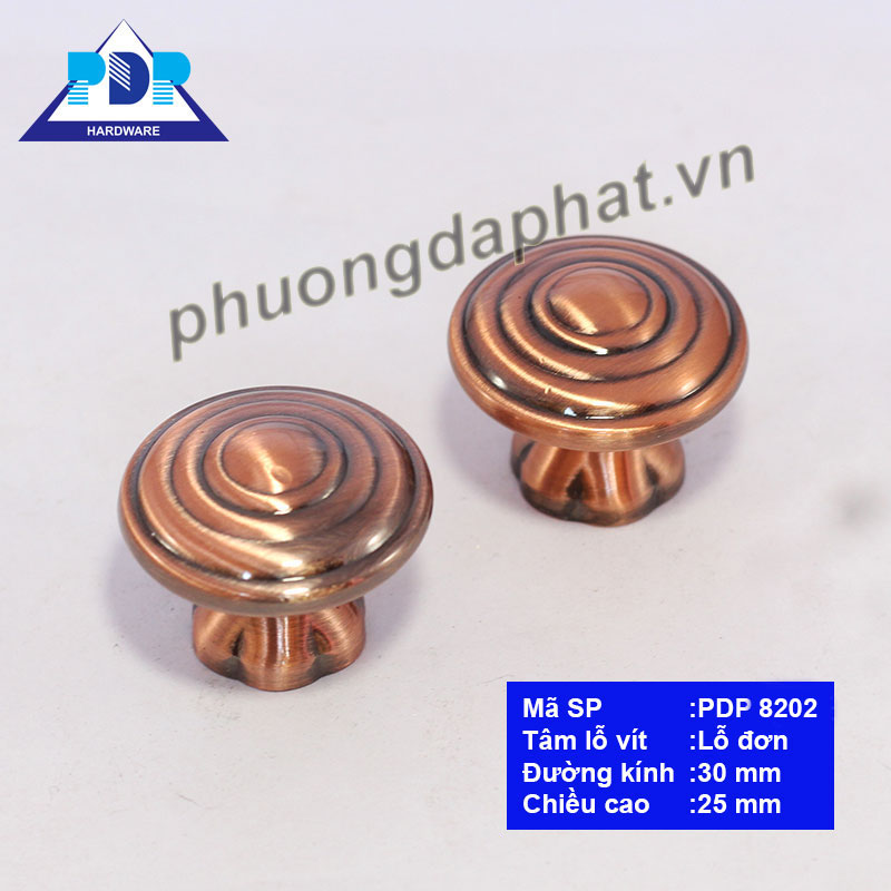 Núm Tủ Cổ Điển với màu nâu đặc trưng