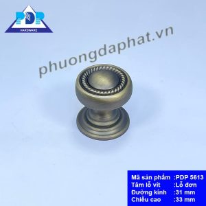 Núm Tủ Cổ Điển Phong Cách Châu Âu mang lại cảm giác chắc chắn khi sử dụng cùng phong cách cổ điển của thế kỷ trước nhưng không hề bị lỗi thời