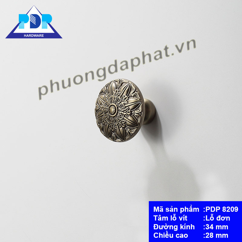 Núm Tủ Cổ Điển với mặt trước tay nắm tích hợp cách điệu bông hoa rất trang nhã