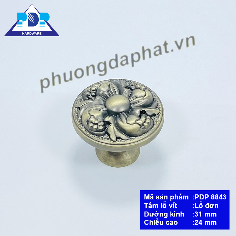 Núm Tủ Cổ Điển rất sinh động cho nội thất vì mặt trước tay nắm tích hợp cách điệu bông hoa rất trang nhã