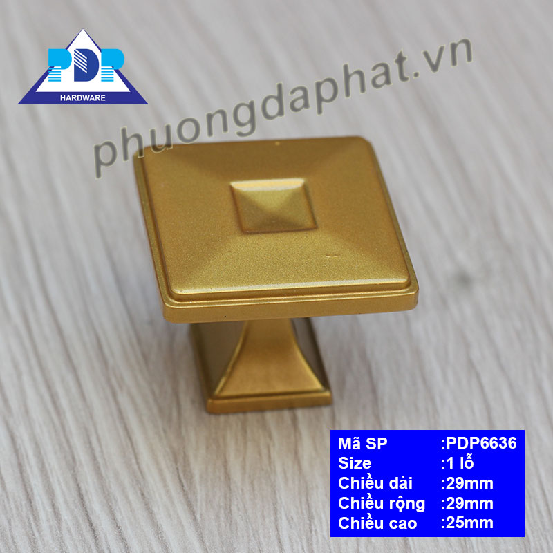 Núm Tủ Gỗ có kết cấu khối vuông đơn giản nhưng rất tinh tế sang trọng với màu vàng hoàng gia.