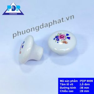 Núm Tủ Gốm Sứ với mặt trước tay nắm được tích hợp cách điệu bông hoa rất trang nhã