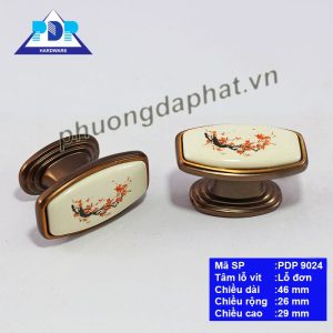 Núm Tủ với họa tiết hoa được khắc họa trên nền chất liệu sứ rất trang nhã và duyên dáng