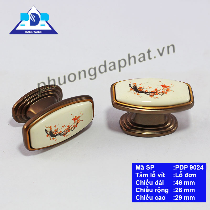 Núm Tủ với họa tiết hoa được khắc họa trên nền chất liệu sứ rất trang nhã và duyên dáng