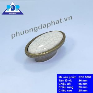 Núm Tủ Gốm Sứ có thiết kế hình ô van cùng chất liệu gốm ngay trung tâm tay tủ
