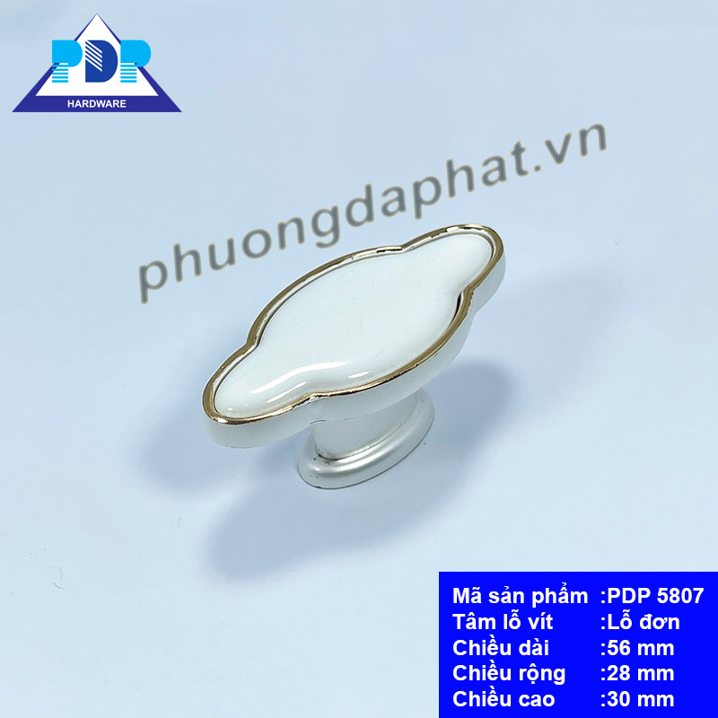 Núm Tủ Hiện Đại với màu trắng tinh khôi cùng điểm nhấn là những đường viền vàng bóng mang lại vẻ đẹp thanh lịch cho tổng thể