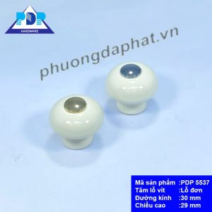 Núm Tủ Hiện Đại với sự kết hợp giữa màu trắng tinh khôi cùng màu vàng bóng cùng chất liệu gốm làm nên một sản phẩm sáng tạo.