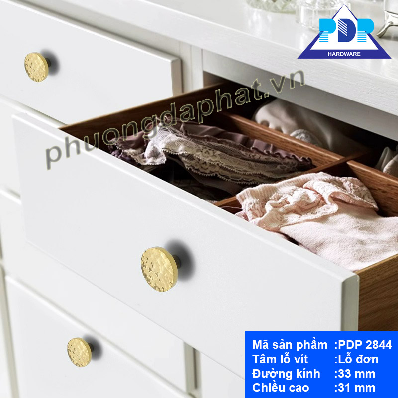 Núm Tủ Hiện Đại mang lại cảm giác chắc chắn khi sử dụng với hiệu ứng dấu búa bắt mắt