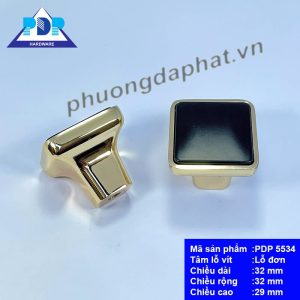 Núm Tủ Hiện Đại rất ấn tượng về diện mạo với màu đen hiện đại ngay trung tâm tay tủ