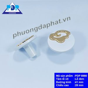 Núm Tủ Phong Cách Châu Âu mang phong cách hiện đại với điểm nhấn hoa văn màu vàng bóng rất tinh tế