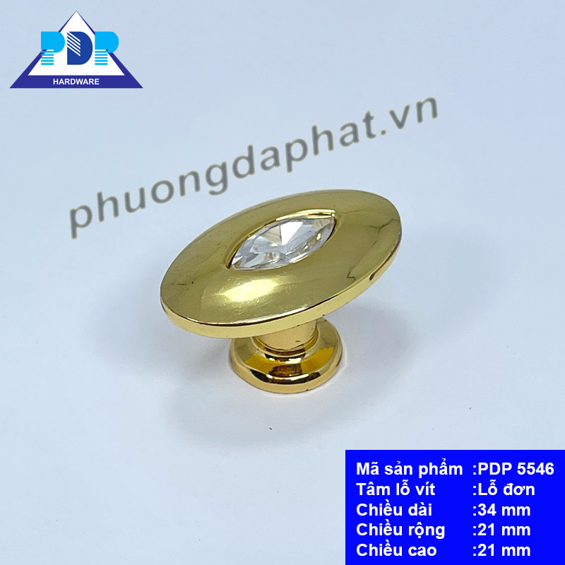 Núm Tủ có thiết kế hình ô van cùng màu vàng bóng tạo điểm nhấn với một viên đá ngay trung tâm tay tủ