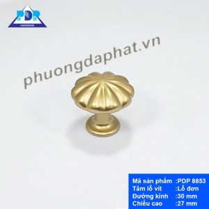 Núm Tủ với hoa văn nhẹ nhàng
