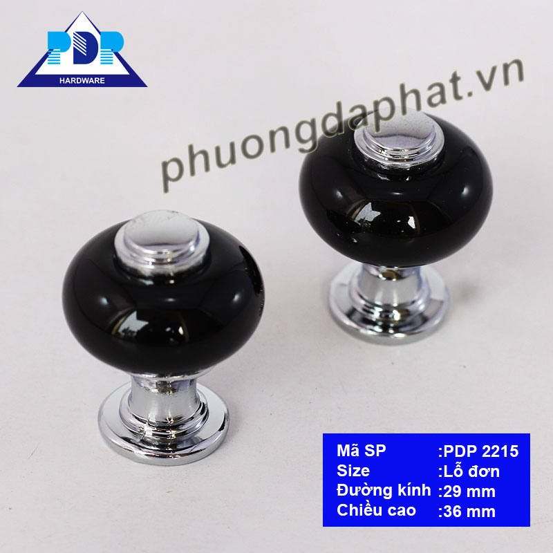 Núm Tủ với nền đen chủ đạo