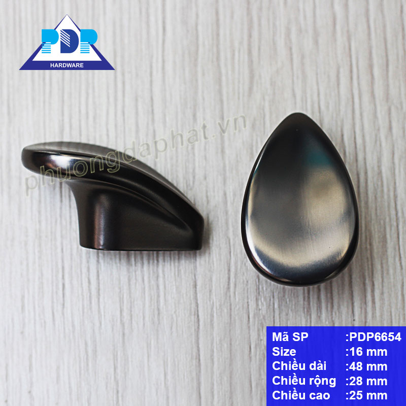 Núm Tủ rất quyến rũ qua những đường cong tinh tế