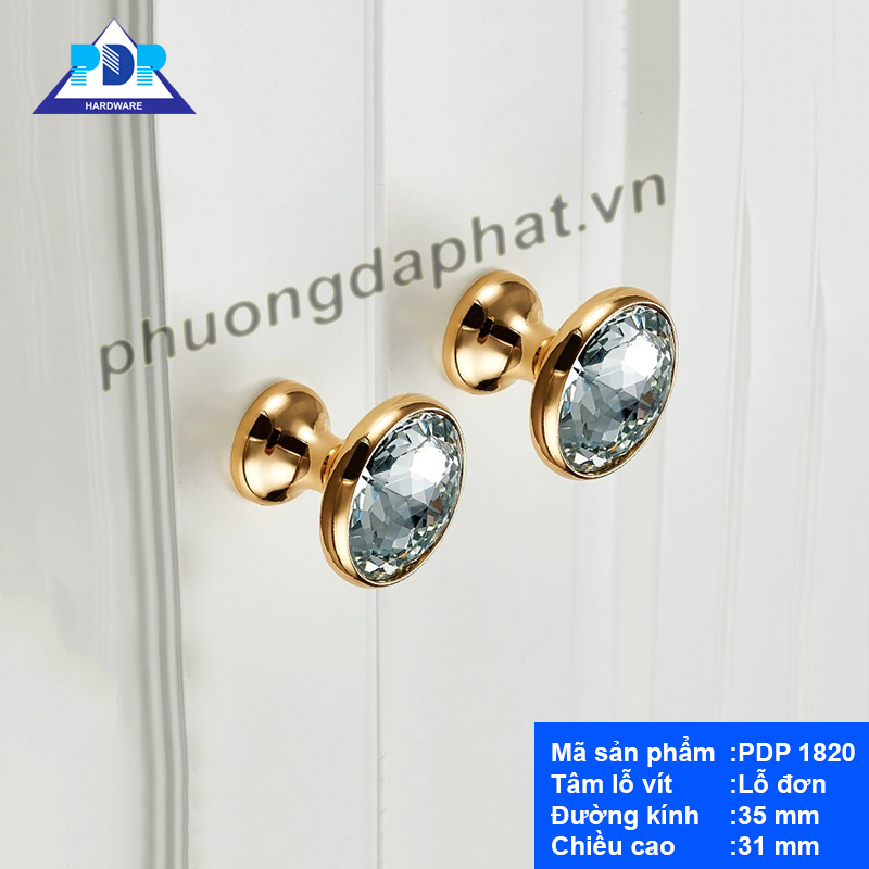 Núm Tủ Pha Lê hiện đại với màu vàng bóng được đính một viên đá mô phỏng kim cương ngay trung tâm tay tủ