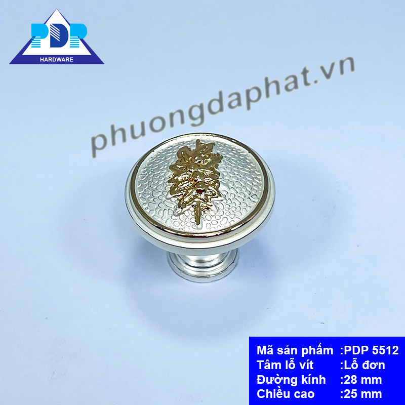 Núm Tủ Phong Cách Châu Âu ấn tượng về diện mạo tạo điểm nhấn với đường viền vàng xung quanh tay nắm