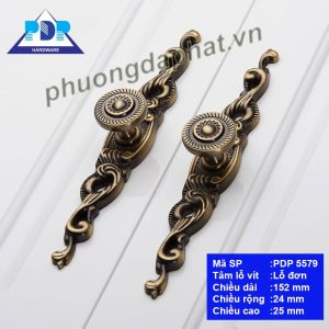 Tay Cầm Tủ Cổ Điển Hợp Kim Kẽm PDP5579 Tay Cầm Tủ Cổ Điển với kết thúc núm độc đáo giúp nâng cao chất lượng của nội thất. Những chi tiết xoắn tinh tế sẽ tô điểm vẻ đẹp không gian của bạn một cách tốt nhất.