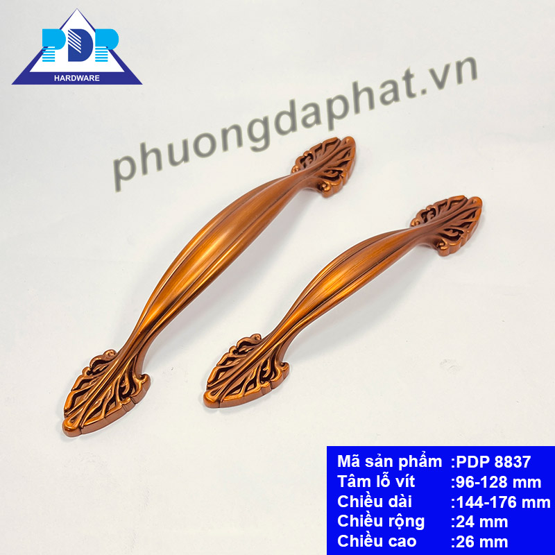 Tay Nắm Cổ Điển với chế tác công phu phía hai đầu liên kết tạo điểm nhấn vượt trội