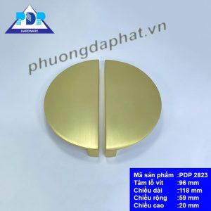 Tay Nắm Tủ Bán Nguyệt với màu vàng chải xước cùng thiết kế đối xứng độc đáo