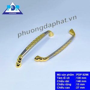 Tay Nắm Tủ Bếp với một rừng hoa được ẩn sau các họa tiết trang trí