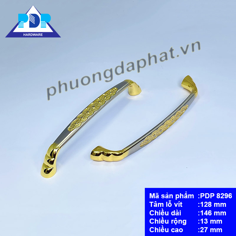 Tay Nắm Tủ Bếp với một rừng hoa được ẩn sau các họa tiết trang trí