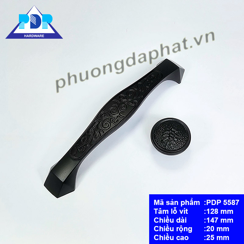 Tay Nắm Tủ Bếp với họa tiết hoa văn ngay trung tâm tay tủ
