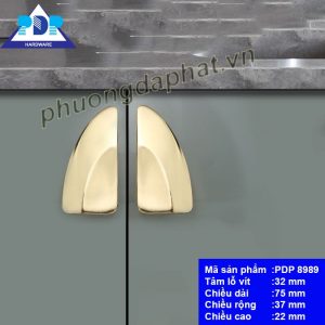 Tay Nắm Tủ Bếp với thiết kế đối xứng độc đáo cùng màu vàng bóng vô cùng duyên dáng. Ứng dụng rộng rãi thích hợp cho mọi cách lắp đặt dọc hay ngang.
