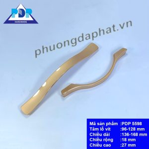 Tay Nắm Tủ Bếp với đường viền ánh vàng bóng xung quanh tạo hiệu ứng bắt mắt