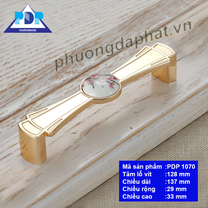 Tay Nắm Tủ Bếp với họa tiết hoa được khắc họa trên nền chất liệu sứ rất trang nhã và duyên dáng