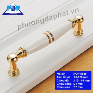 Tay Nắm Tủ Cổ Điển rất quyến rũ qua những đường cong tinh tế cùng màu vàng bóng và trắng tinh khôi mang lại sự sang trọng và đẳng cấp cho nội thất.