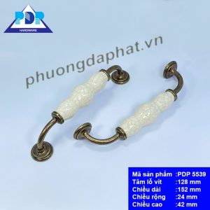 Tay Nắm Tủ Cổ Điển lấy ý tưởng về chiếc headphone với hai đầu tròn