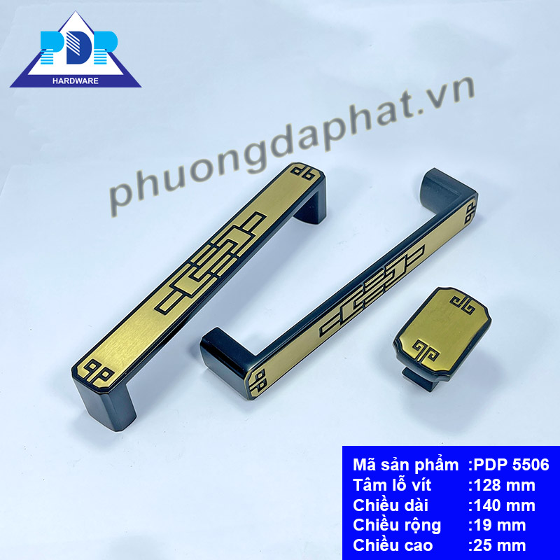 Tay Nắm Tủ Cổ Điển mang các họa tiết cung đình xưa được khắc họa tỉ mỉ ngay phần đầu tay tủ