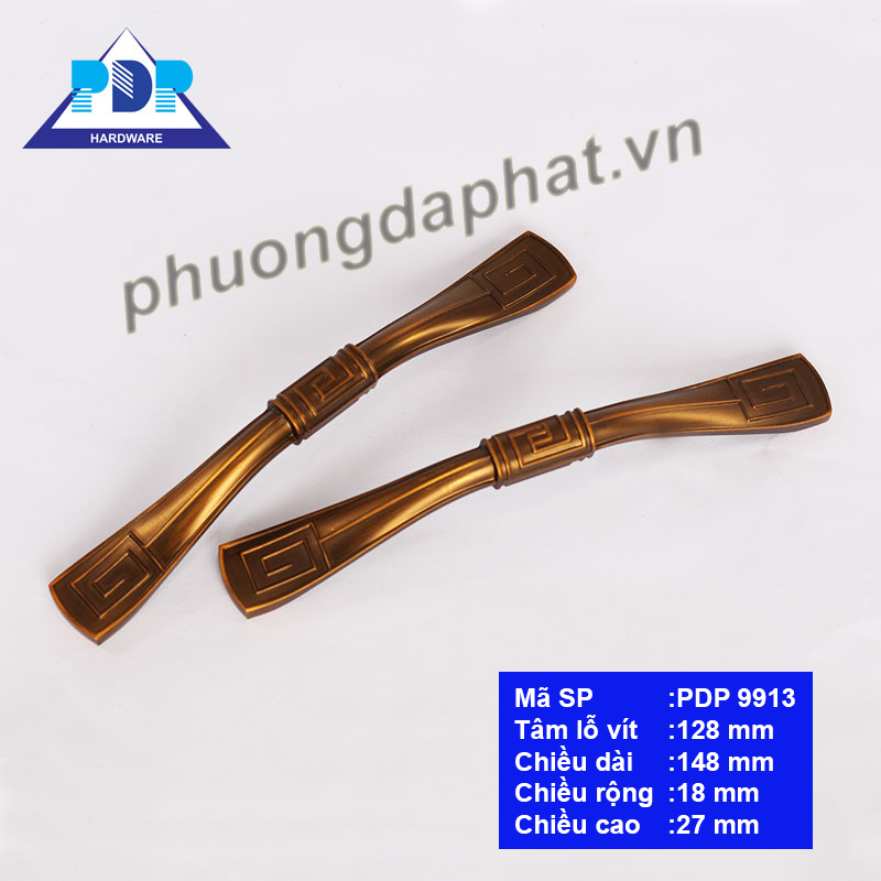 Tay Nắm Tủ Cổ Điển mang các họa tiết cung đình xưa được khắc họa tỉ mỉ ngay phần đầu tay tủ