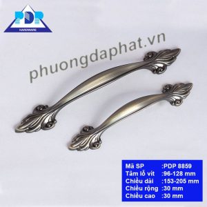 Tay Nắm Tủ Cổ Điển với nét hoa văn được khắc họa ở hai đầu liên kết