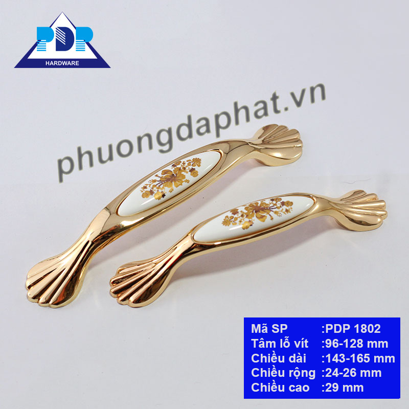  Tay Nắm Tủ Gốm Sứ với màu vàng sang trọng cùng điểm nhấn là hoa văn trên nền chất liệu sứ ngay trung tâm tay cầm pha trộn nét cổ điển và hiện đại.