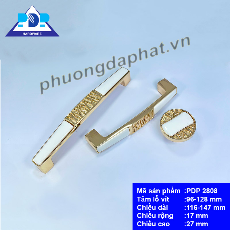 Tay Nắm Tủ Gốm Sứ với màu vàng sang trọng cùng điểm nhấn là hoa văn ngay trung tâm tay cầm pha trộn nét cổ điển và hiện đại.